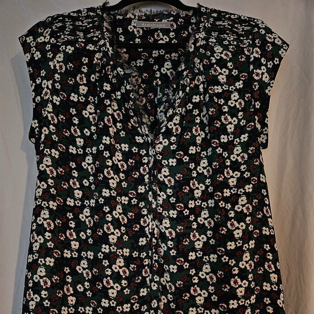 Danielrainn  Green‎ floral Print Pullover Top MED